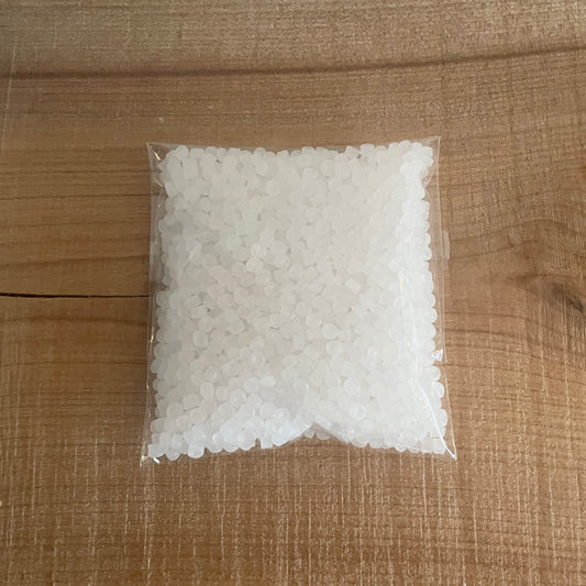 Pose med 50 gram hvidt plastgranulat til fyld, variant 2