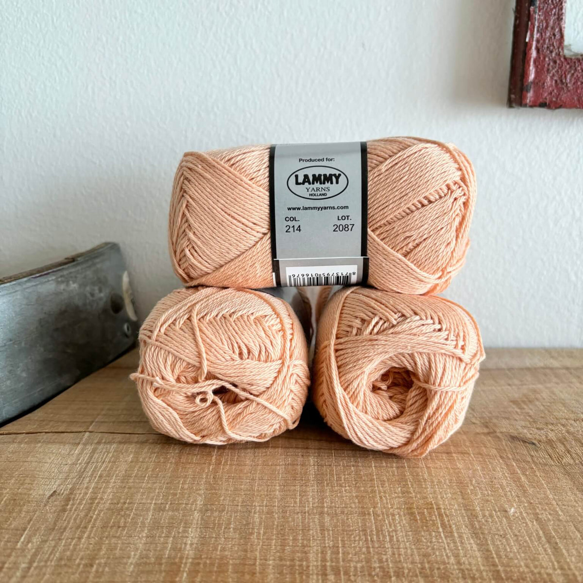Lammy Cotton 8/4 fersken – nærbillede af etiket med farvenummer 214