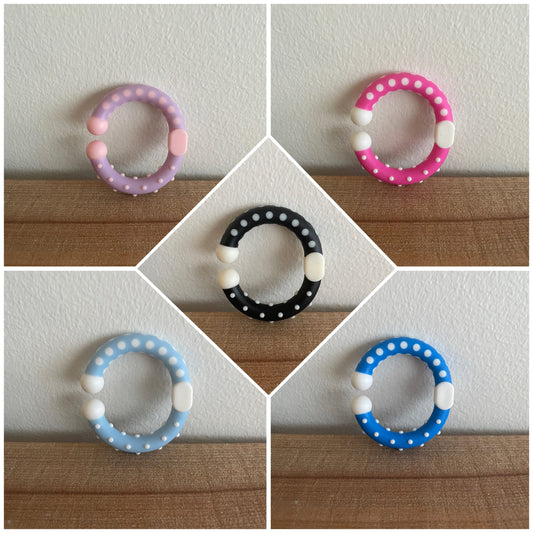 C-ring i flere farver – lilla, pink, sort, lyseblå og blå, samlet oversigt