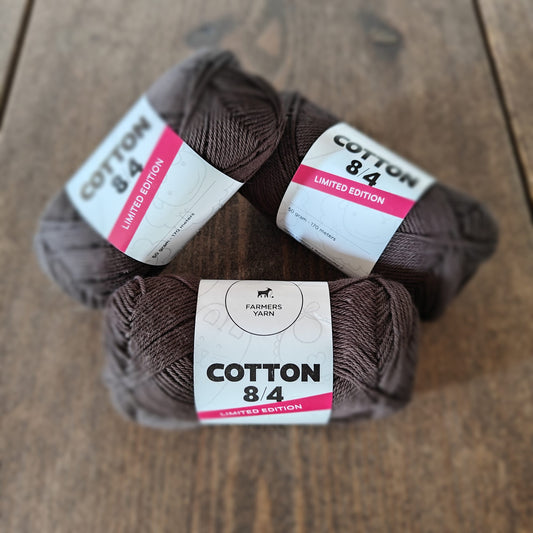 Farmer's Yarn Cotton 8/4 Limited Edition nr. 13 i chokoladebrunt (Chokolade), tre garnnøgler