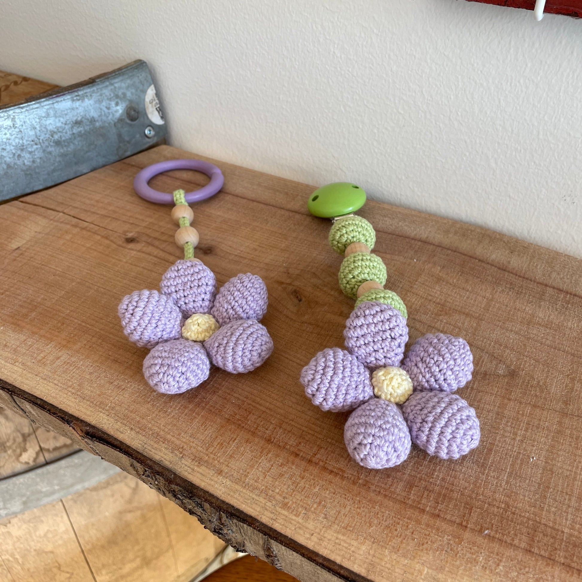 Garnpakke Ophæng Blomster – nærbillede af hæklet produkt fra Høvisch Design