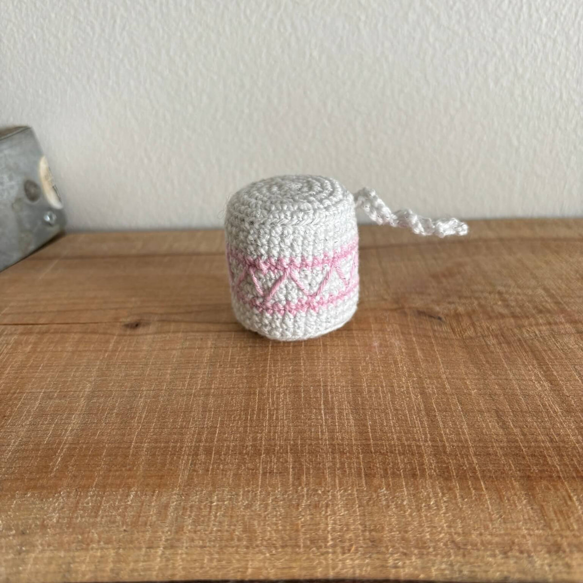 Hæklet tromme med pink mønster, nærbillede