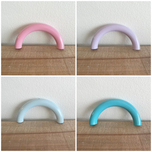 Halvring i plastik, lyserød – 12x6 cm til hæklede bideringe