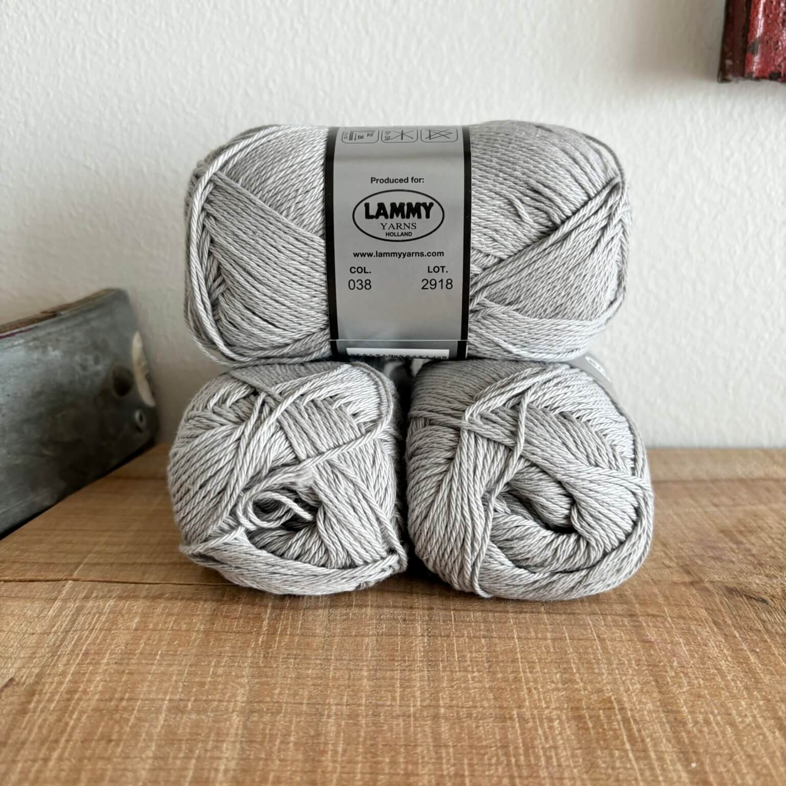 Lammy Cotton 8/4 lysegrå – nærbillede af etiket med farvenummer 38