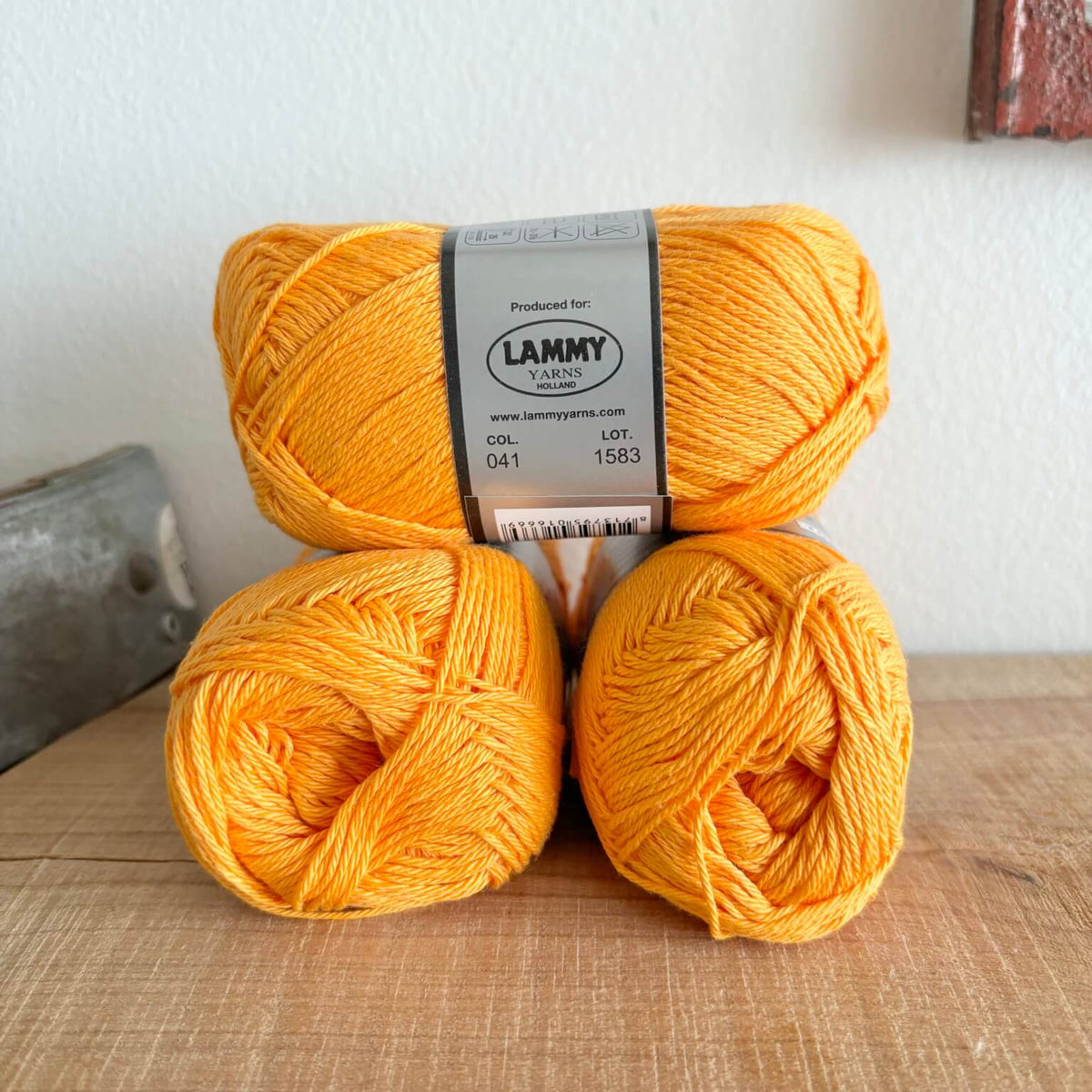 Lammy Cotton 8/4 orange – nærbillede af etiket med farvenummer 041