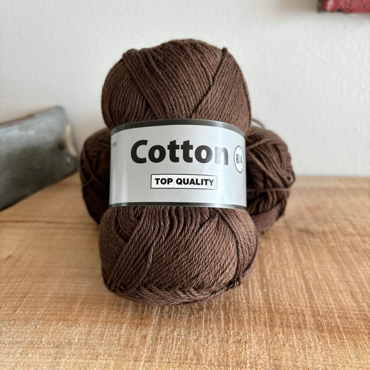 Garnnøgle Lammy Cotton 8/4 i mørk brun, hovedbillede
