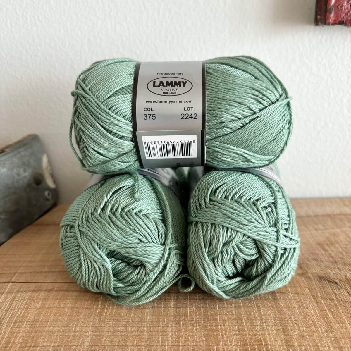 Lammy Cotton 8/4 laurbærblad – nærbillede af etiket med farvenummer 375