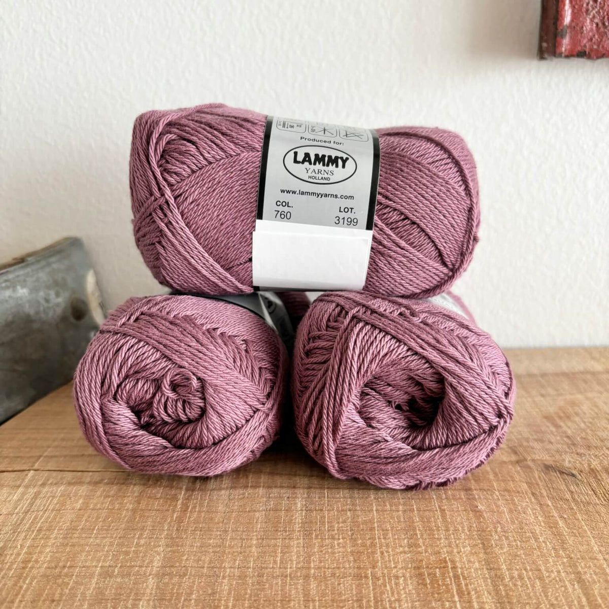 Garnnøgler Lammy Cotton 8/4 Thulian – nærbillede af etiket med farvenummer 760