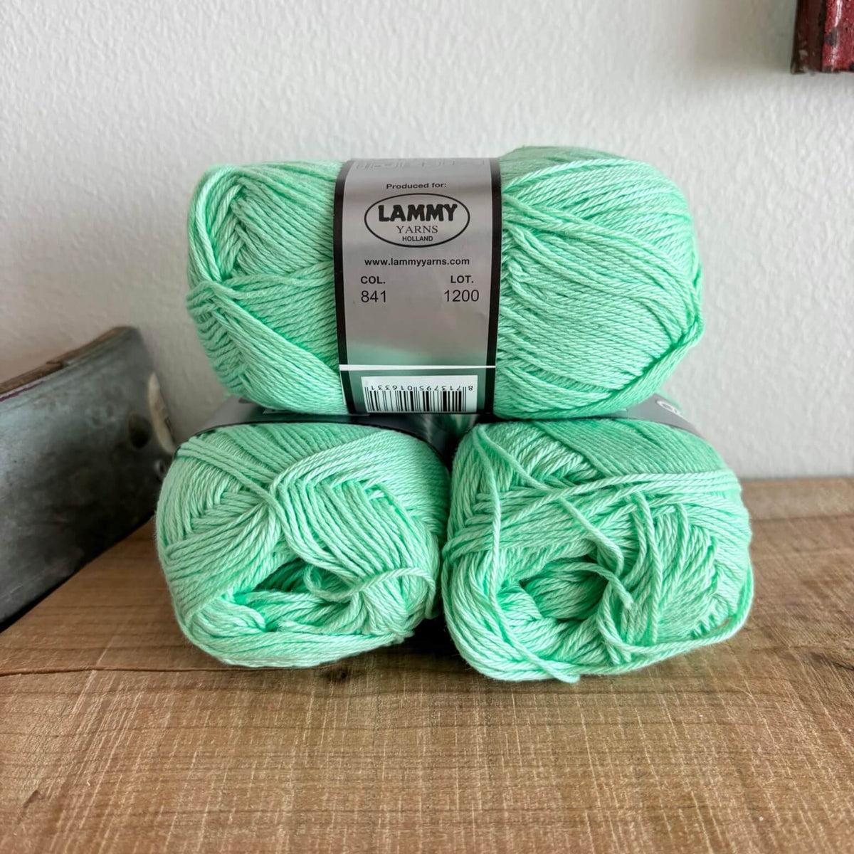 Lammy Cotton 8/4 mintgrøn – nærbillede af etiket med farvenummer 841