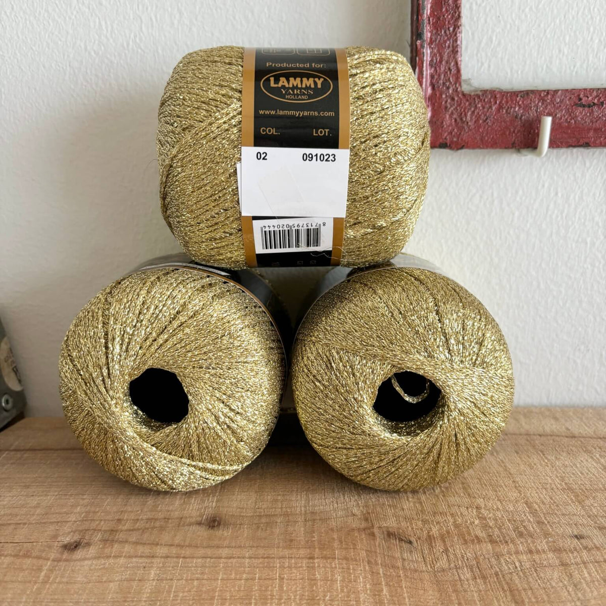 Glimmergarn Lurex guld – nærbillede af etiket med farvenummer 2