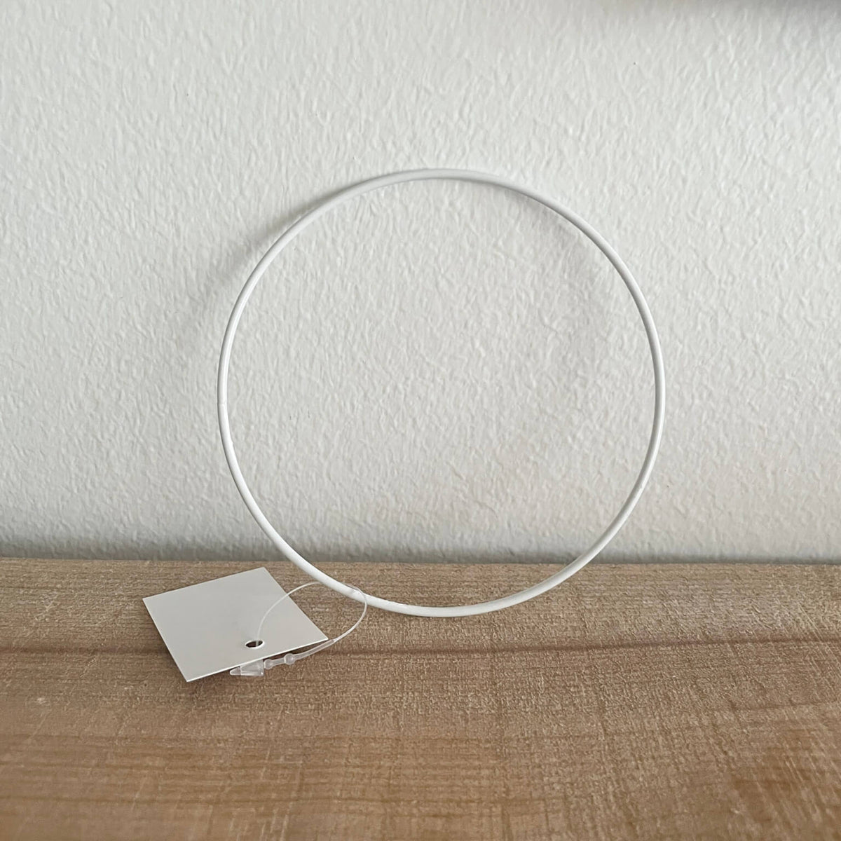 Metalring 10 cm, hvid, hovedbillede med etiket