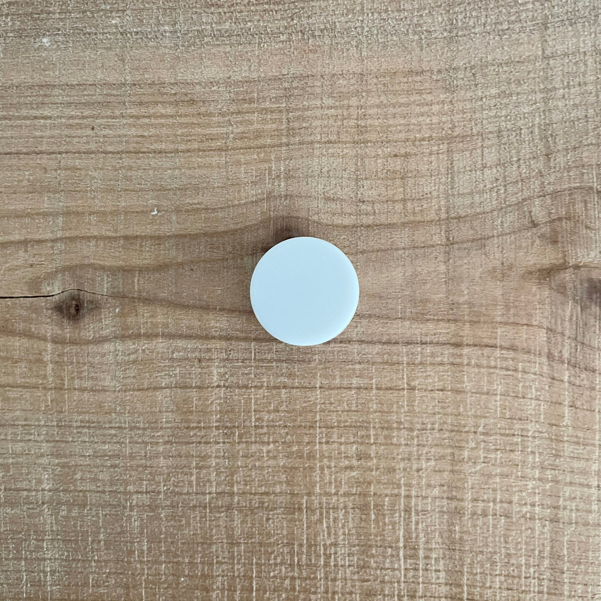 Flere hvide rasler på 21 mm, samlet i gruppe