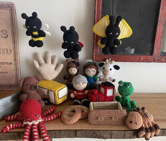 Oversigtsbillede af hele sangkufferten med alle figurerne