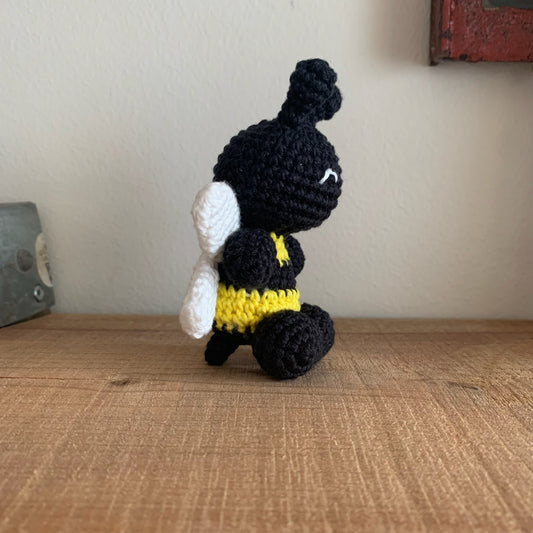 Humlebi-figuren set fra siden